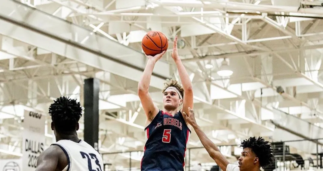 As the recruitment of five-star Liam McNeeley looks to be slowly winding down, Indiana basketball has emerged as the 'clear leader'.